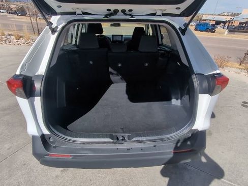 Used 2025 Toyota RAV4 XLE AWD/4WD image 28