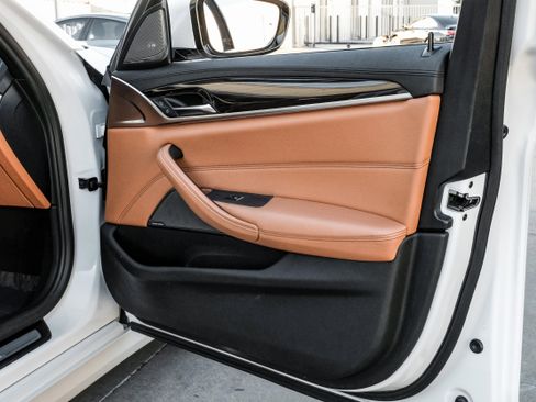 Used 2018 BMW 540i xDrive image 49