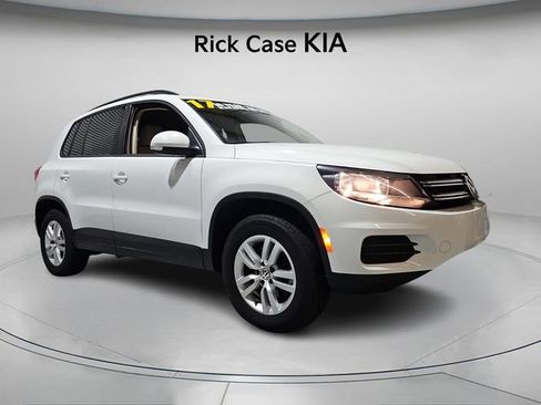 Used 2017 Volkswagen Tiguan S image 9