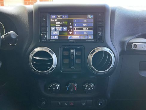 Used 2017 Jeep Wrangler Unlimited Sahara AWD/4WD image 22