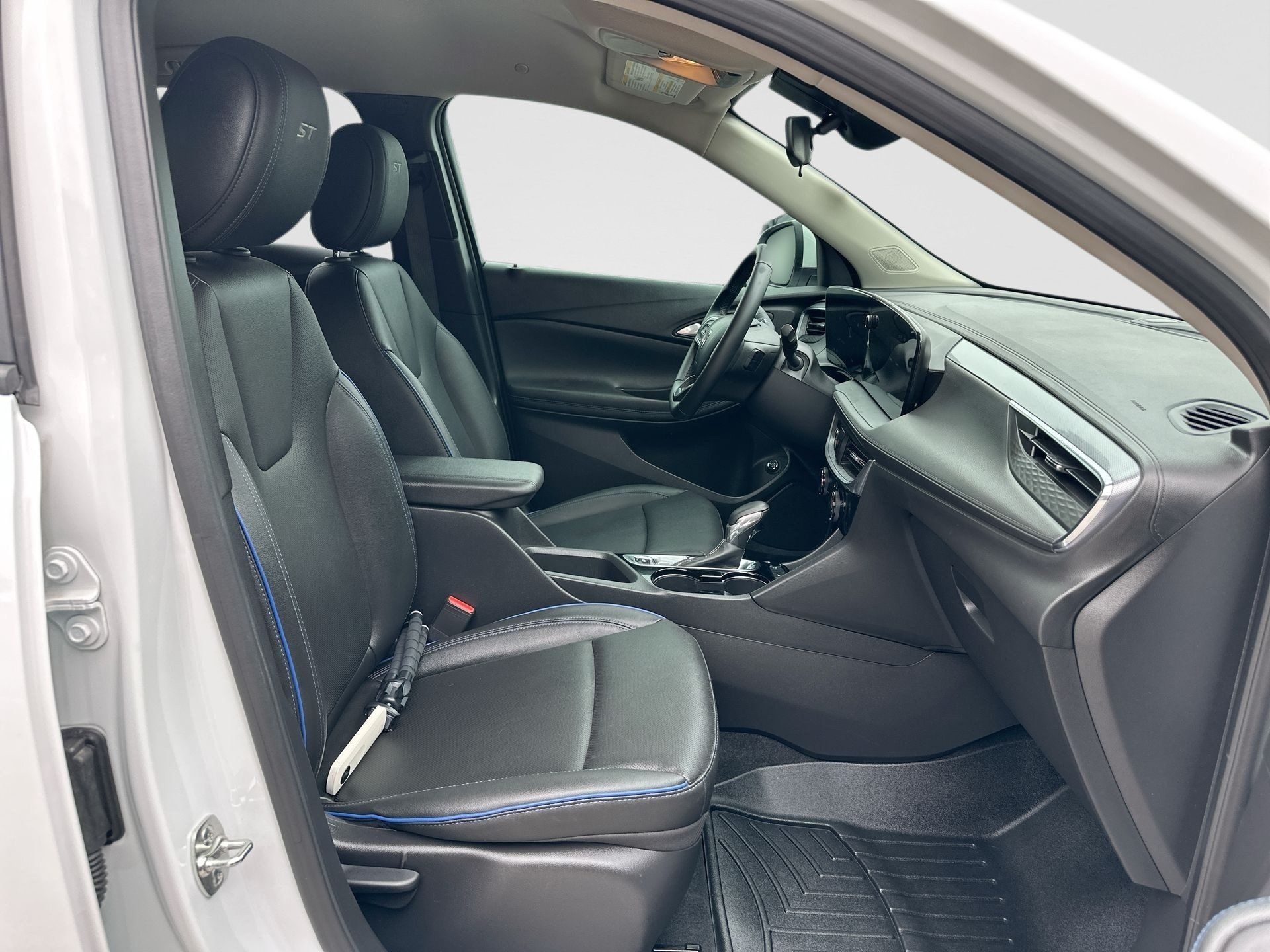 Certified 2025 Buick Encore GX Sport Touring w/ Advanced Technology Package FWD image 26