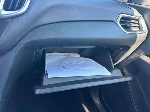 Used 2024 Chevrolet Equinox LT image 34