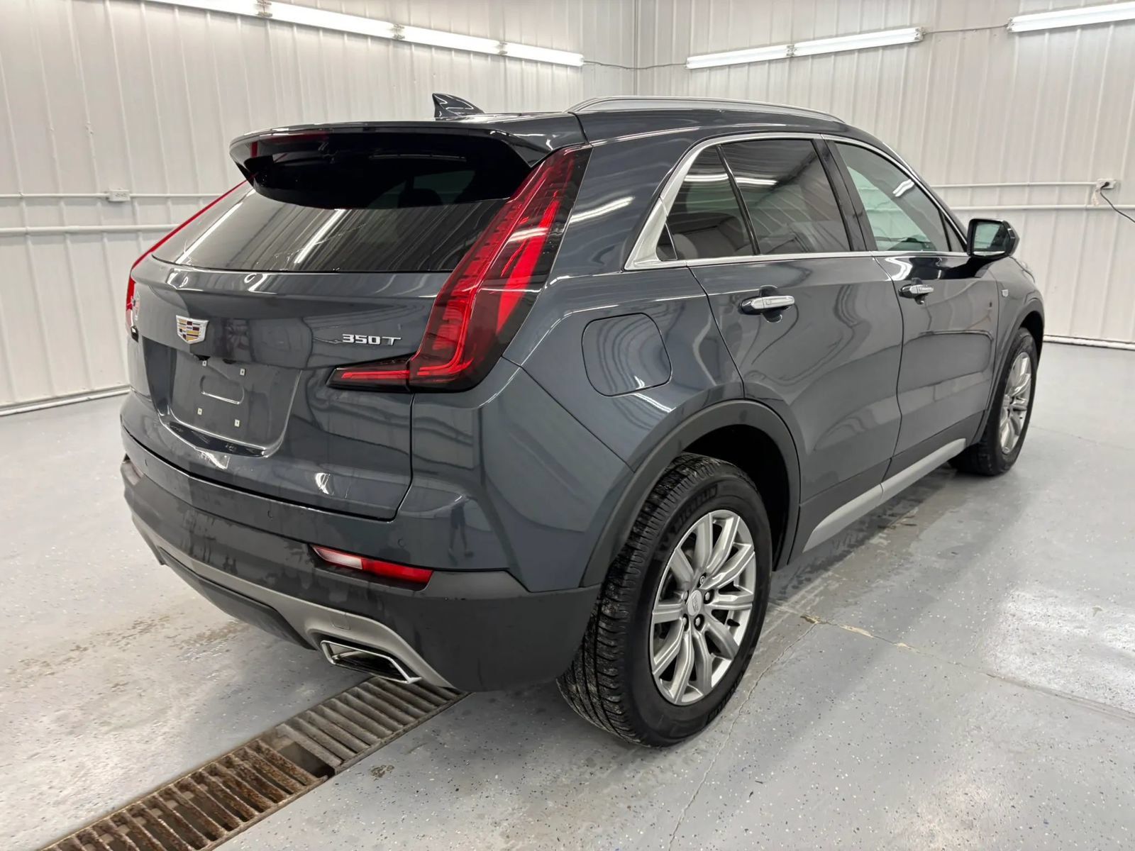 Used 2020 Cadillac XT4 Premium Luxury w/ Technology Package FWD image 6