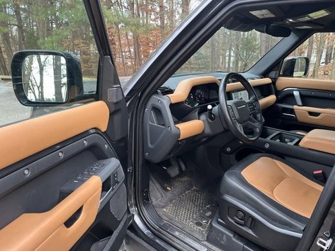 Certified 2023 Land Rover Defender 110 X-Dynamic SE image 4