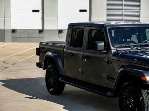 Used 2024 Jeep Gladiator Sport image 21