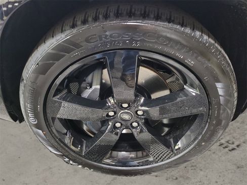 New 2025 Land Rover Defender 110 X-Dynamic SE image 11