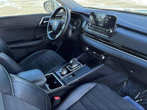 Used 2024 Mitsubishi Outlander SE image 11