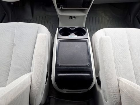 Used 2014 Toyota Sienna LE AWD/4WD image 35