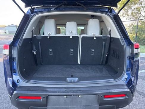 Used 2022 Nissan Pathfinder SV w/ SV Black Package image 11