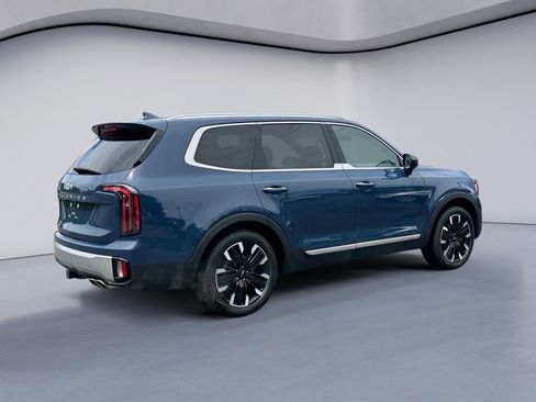Used 2024 Kia Telluride SX w/ Towing Package FWD image 5