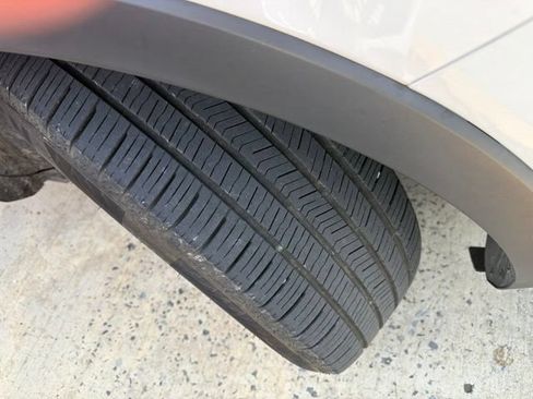 Used 2017 Ford Explorer XLT w/ Equipment Group 202A FWD image 38