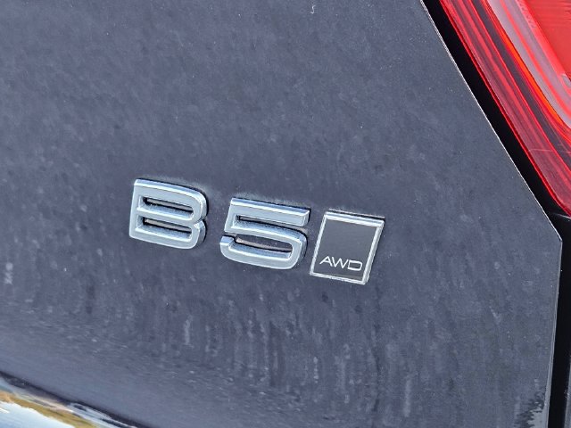 Certified 2024 Volvo XC40 B5 Plus w/ Protection Package Premier AWD/4WD image 11