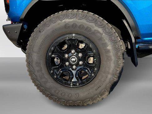 Used 2022 Ford Bronco Wildtrak image 9