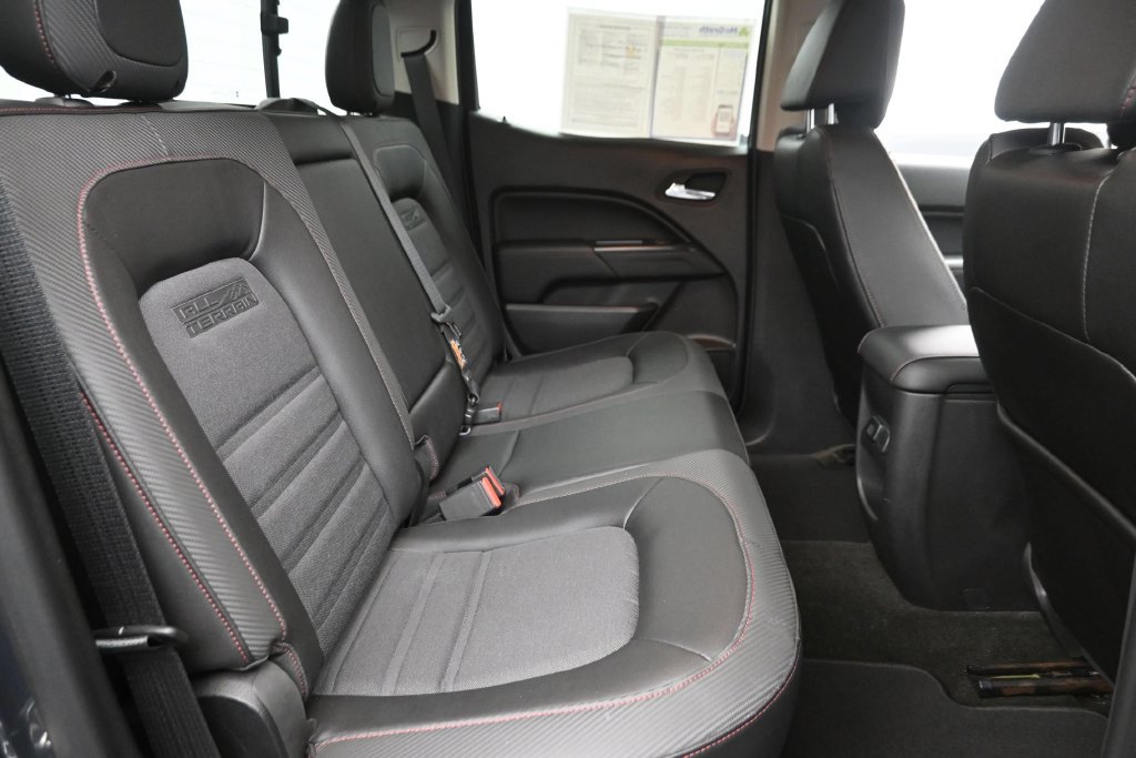 Used 2015 GMC Canyon SLE w/ All-Terrain Package AWD/4WD image 10