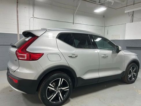 Used 2025 Volvo XC40 B5 Plus image 3