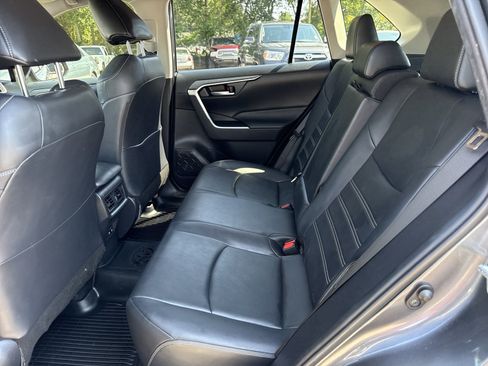 Used 2019 Toyota RAV4 XLE Premium FWD image 13