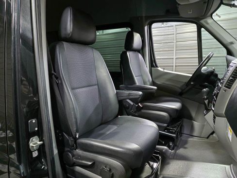 Used 2017 Mercedes-Benz Sprinter 2500 image 17