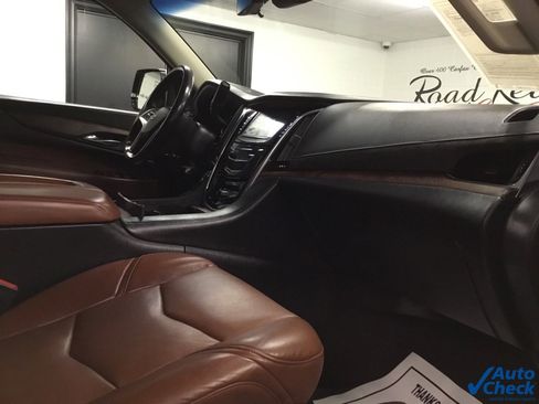 Used 2017 Cadillac Escalade Luxury image 38
