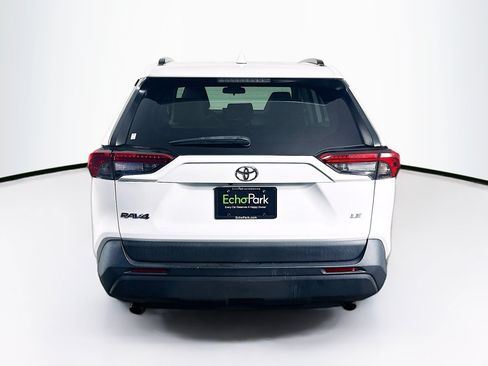 Used 2020 Toyota RAV4 LE FWD image 7