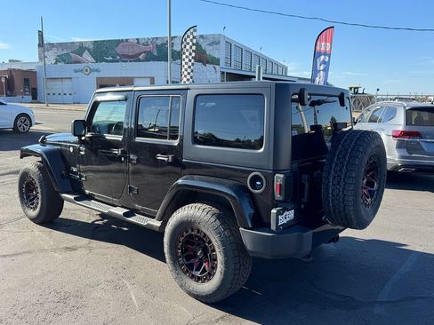 Used 2018 Jeep Wrangler Unlimited Sahara AWD/4WD image 7