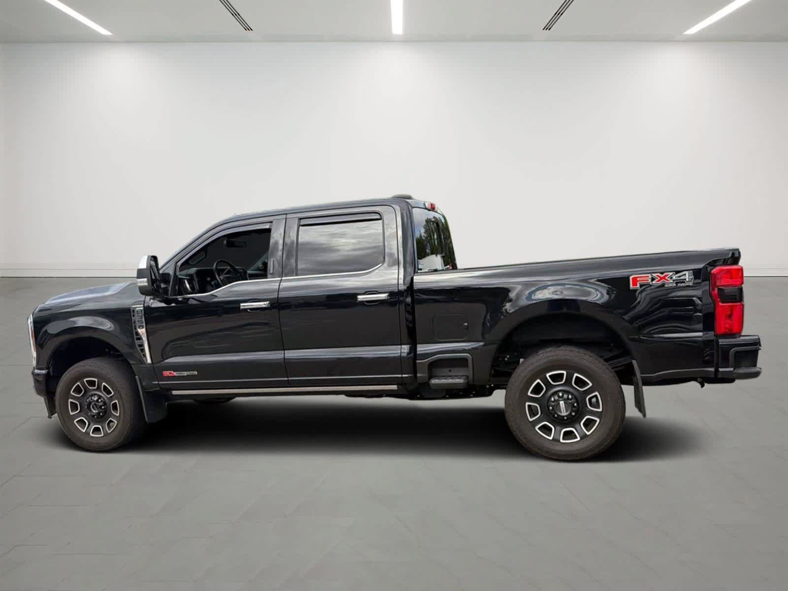 Used 2024 Ford F350 Platinum w/ FX4 Off-Road Package AWD/4WD image 3