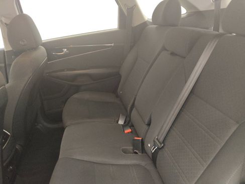 Used 2020 Kia Sorento LX w/ LX I4 Convenience Package FWD image 18