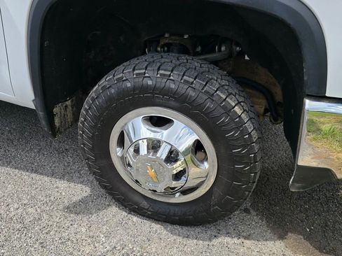 Used 2024 Chevrolet Silverado 3500 LT AWD/4WD image 5