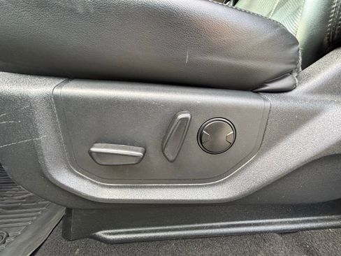 Used 2024 Ford Expedition Max XLT image 15