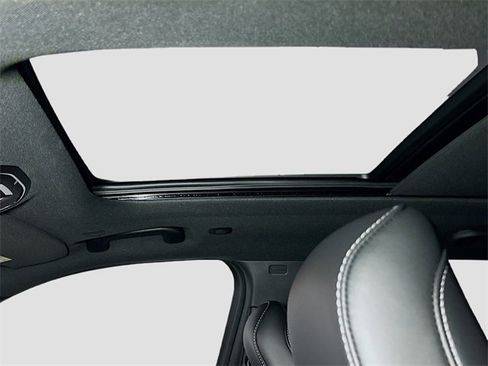 New 2025 Jeep Grand Cherokee Limited w/ Luxury Tech Group II image 25