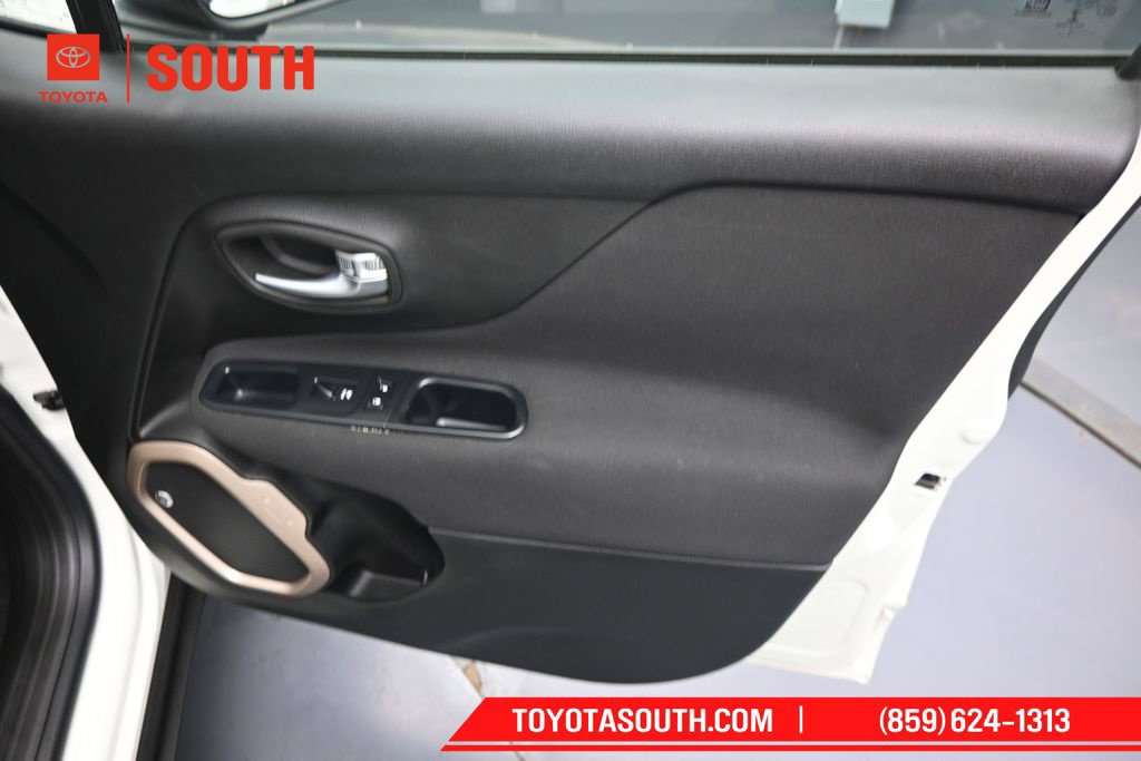 Used 2016 Jeep Renegade Latitude w/ Safety & Security Group FWD image 30