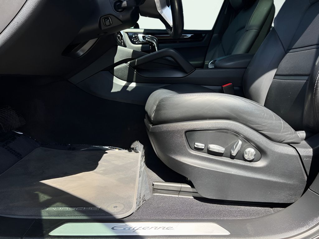 Used 2021 Porsche Cayenne AWD/4WD image 43