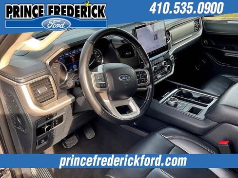 Used 2024 Ford Expedition XLT image 13
