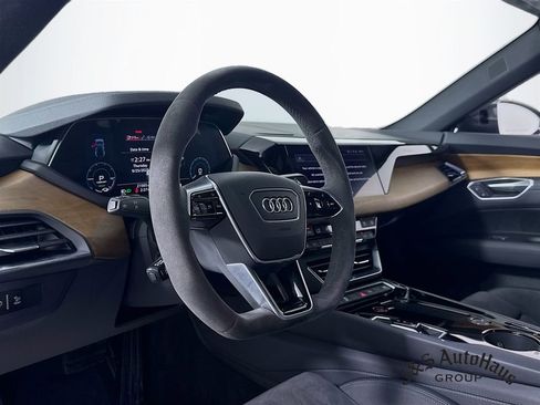 Used 2022 Audi e-tron GT Premium Plus image 9