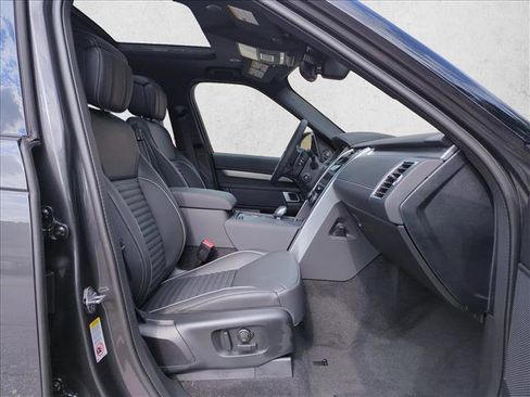 Certified 2024 Land Rover Discovery Dynamic SE image 7