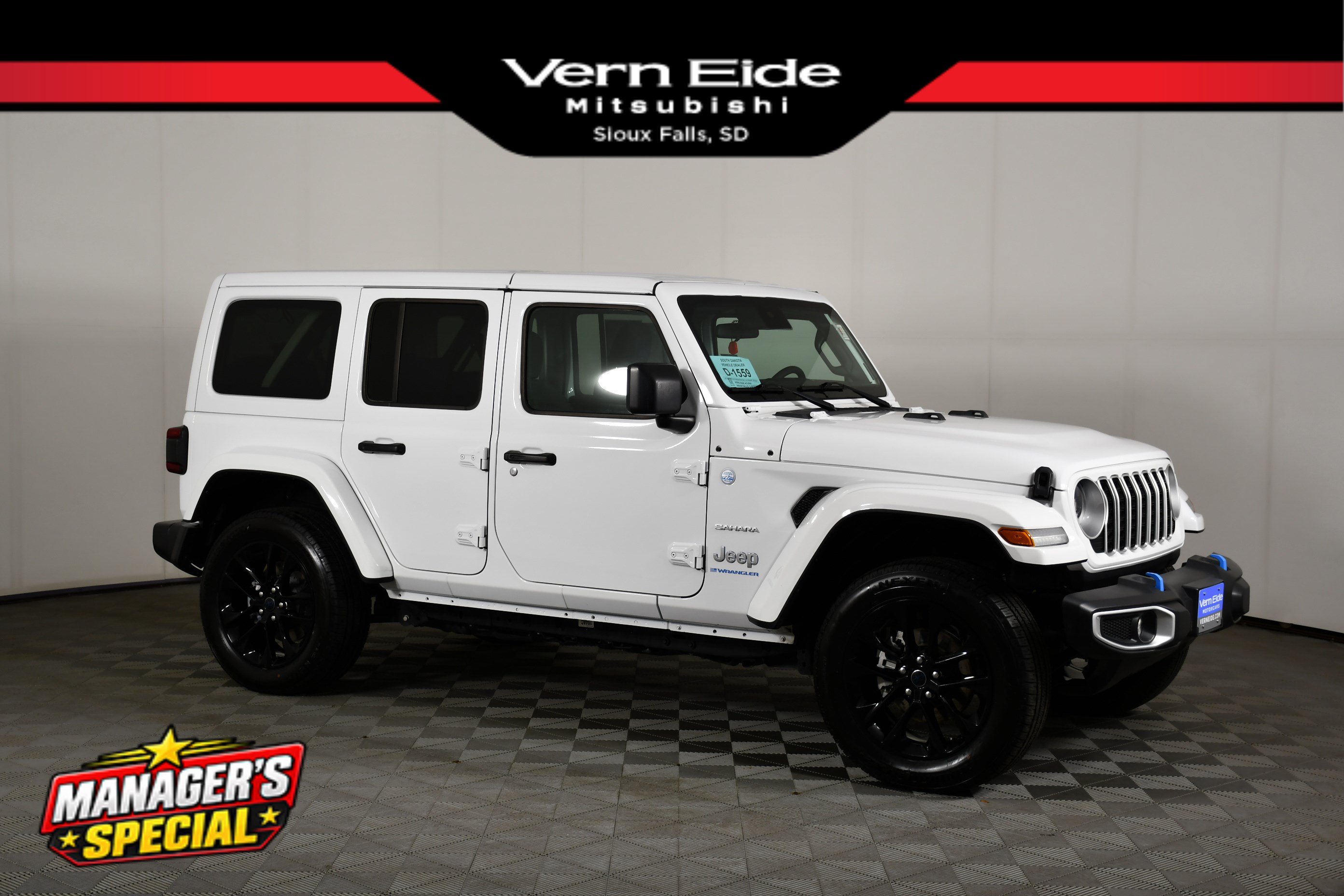 Used 2024 Jeep Wrangler Unlimited Sahara AWD/4WD image 1