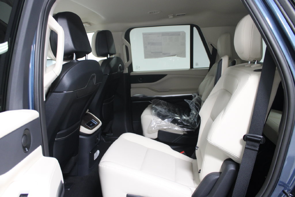 New 2027 Lincoln Navigator Premiere RWD image 26
