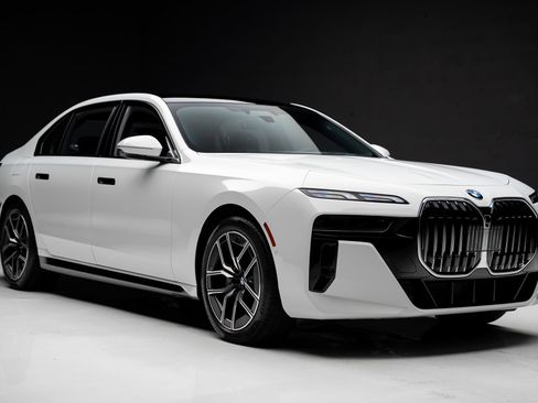 Used 2026 BMW 740i RWD image 85