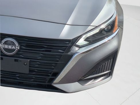 Used 2024 Nissan Altima 2.5 SV image 10