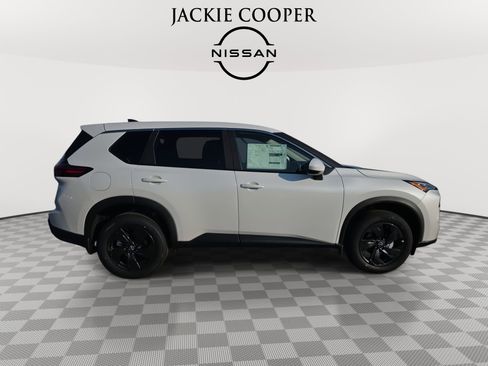 New 2026 Nissan Rogue SV w/ Cold Weather Package FWD image 4