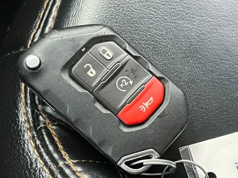 Used 2021 Jeep Gladiator Overland image 33