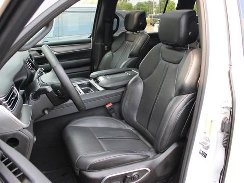 Used 2025 Jeep Wagoneer Series II w/ Premium Group I AWD/4WD image 12