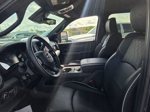 Used 2025 RAM 2500 Limited AWD/4WD image 12
