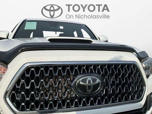 Used 2019 Toyota Tacoma TRD Sport w/ TRD Premium Sport Package image 18