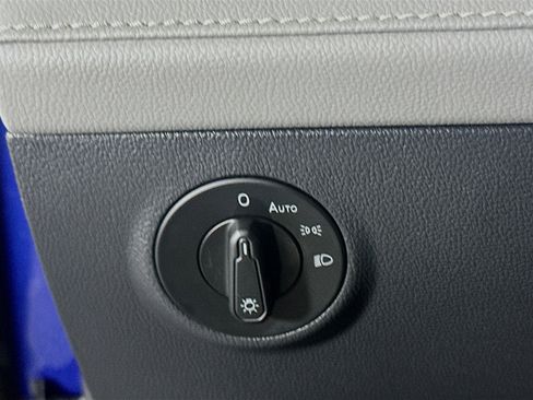 Used 2024 Volkswagen Taos SE image 16