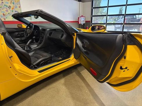 Used 2004 Chevrolet Corvette Convertible w/ Preferred Equipment Group RWD image 60