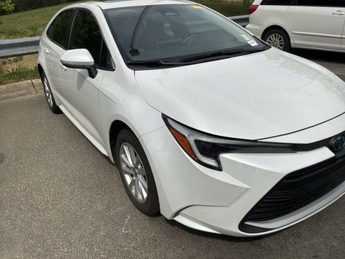Used 2024 Toyota Corolla XLE image 5