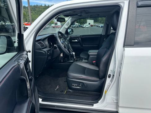 Used 2019 Toyota 4Runner TRD Off-Road Premium AWD/4WD image 13
