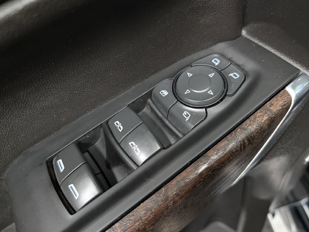 Used 2022 GMC Sierra 1500 Denali w/ Driver Alert Package II AWD/4WD image 10
