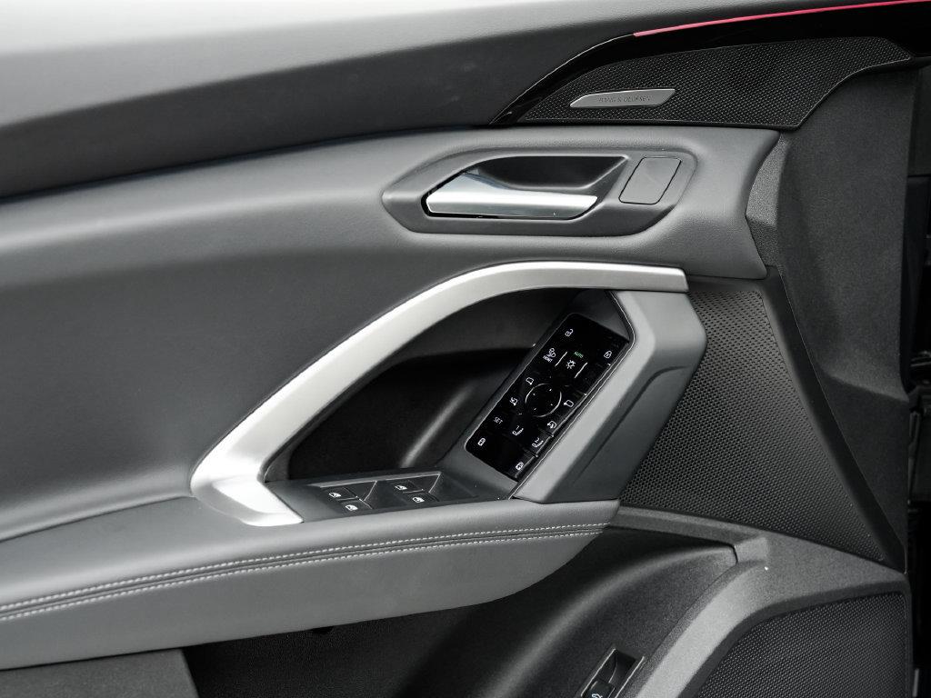 Certified 2025 Audi Q5 Prestige AWD/4WD image 8