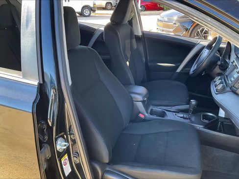 Used 2017 Toyota RAV4 LE image 9